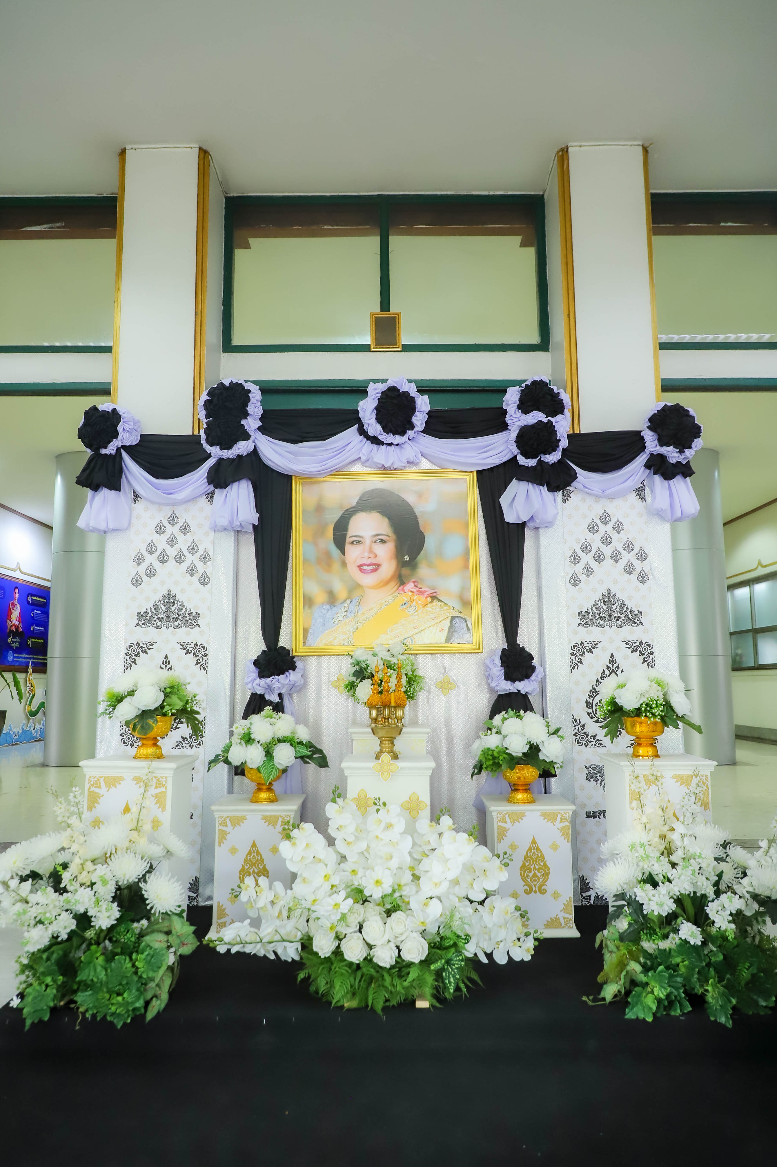 title - ส.ป.ก. ร่วมเข้าเฝ้าฯ รับเสด็จพระพิธีธรรมสวดพระอภิธรรมพระบรมศพ สมเด็จพระนางเจ้าสิริกิติ์ พระบรมราชินีนาถ พระบรมราชชนนีพันปีหลวง